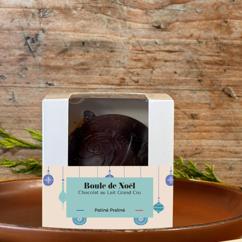 Boule de Noël - chocolat au lait - praliné Boule de Noël - chocolat au lait - praliné