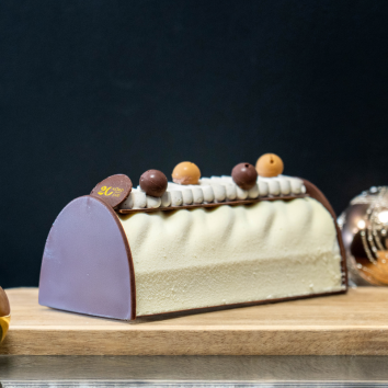 Bûche pâtissière CASSE-NOISETTE - 4 personnes