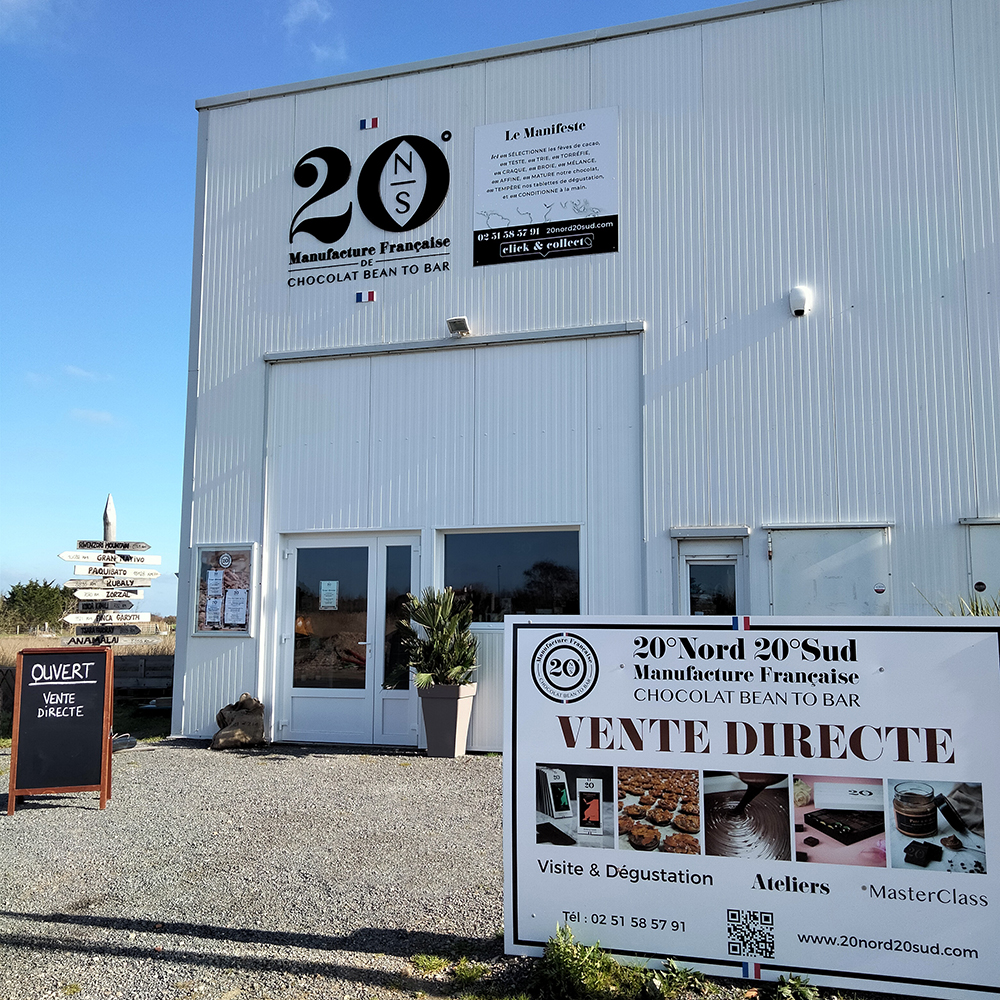 Extérieur de la manufacture de chocolat Bean to Bar 20°Nord 20°Sud à Notre Dame de Monts en Vendée