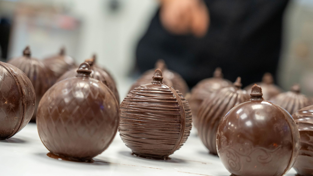 boules de noel de chocoalt bean to bar en fabrication