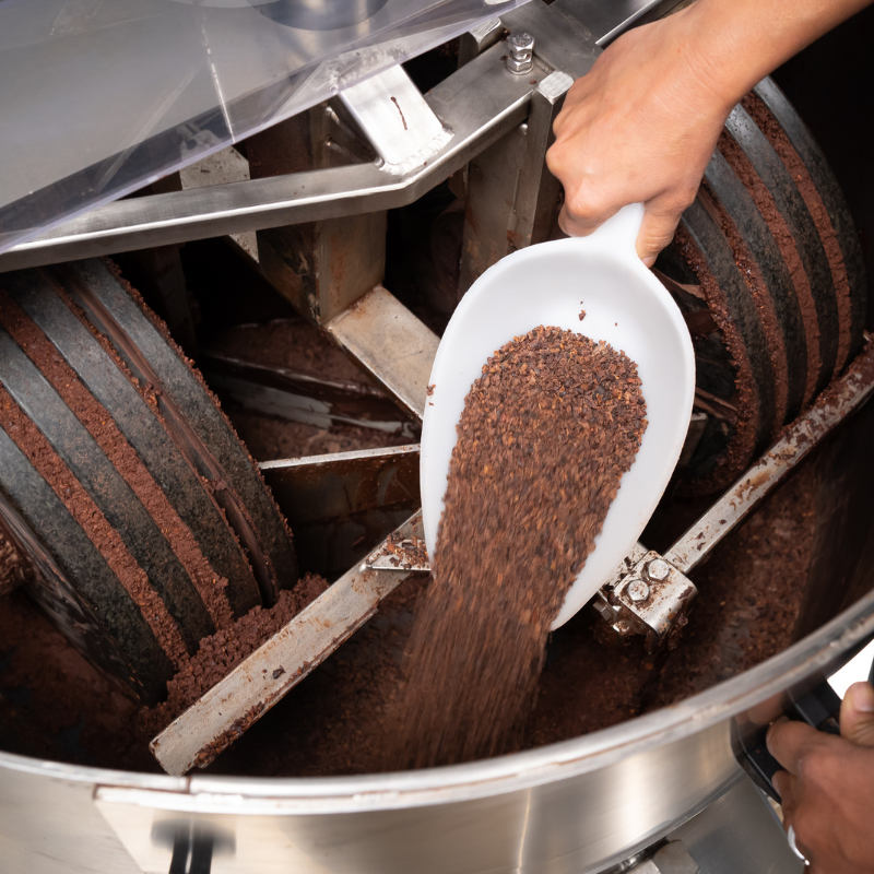 broyage des fèves de cacao et conchage